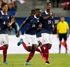 France's Matuidi reacts with team mates after scoring against Serbia during their friendly soccer match at Matmut Atlantique stadium in Bordeaux